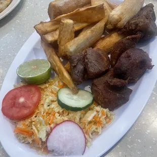 Yucca con Chicharron