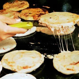 PUPUSAS( frijol con queso)