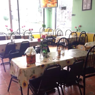 I went at 12:00 for my lunch break and there were 2 families eating.