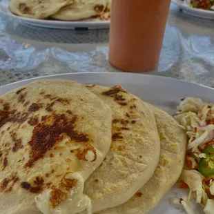 Pupusas de Pollo Queso