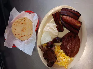 Restaurante y Pupuseria Julitas