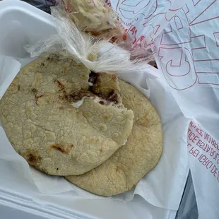 Took a bite of my revuelta lol before my pic