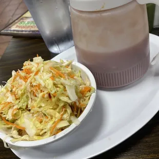 Cabbage salad and sauce for pupusa
