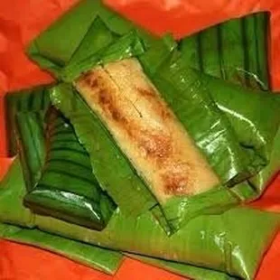 Tamales de pollo $2 cada uno oh $20 la docena