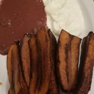 Fried plantains with cream and refried beans.