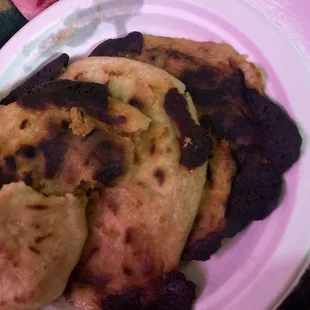 Pupusa de Chicharron con Queso