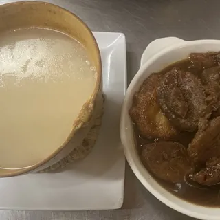 Chilate con Nuegados de Yuca y Platanos en Miel