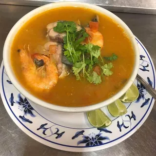 Sopa de Pescado y Camarones
