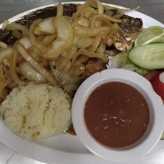 Mojarra Encebollada