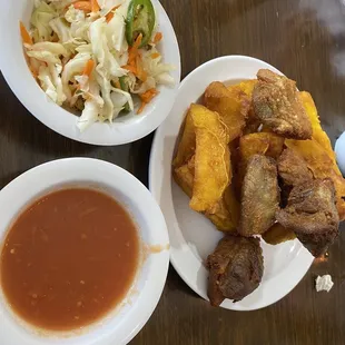 Yucca frita con chicharrón