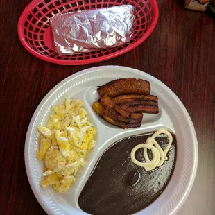 Desayunos. Breakfast plate. $6.