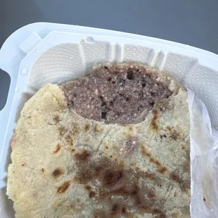 Pupusas de frijol con queso 17 dólares por 4