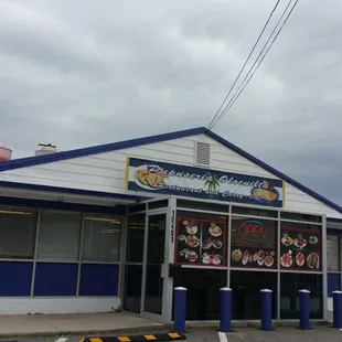 the outside of a restaurant