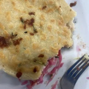 Riquísimas  pupusas esto es muy grande rico excelente atención ven apoyemos a negocios pequeños