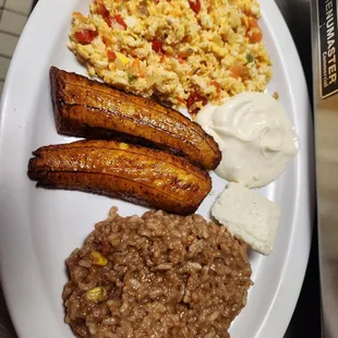 Pupuseria Salvadorena La Placita Porteña