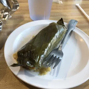 Tamale de pollo (chicken tamale)