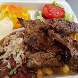 Carne asada arroz frijoles y tajadas