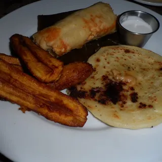 Queso y Vegetales Pupusa