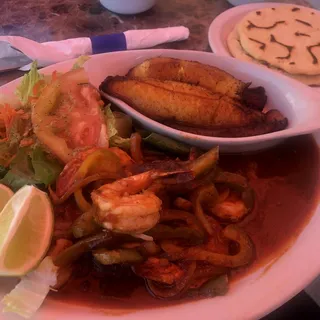 Camarones a la Diabla Plate