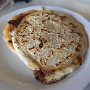 2 pupusas (revueltos con frijoles &amp; chicharrones)