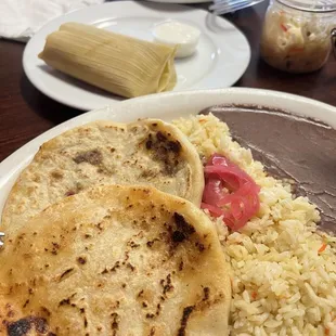 First time worth stopping for a quick lunch palatanos got a lot not just small pieces. Papusas are great and freshly made.