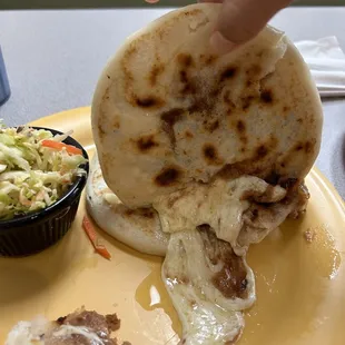 Pupusa frijol con queso