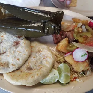 Yucca Con Chicharrones