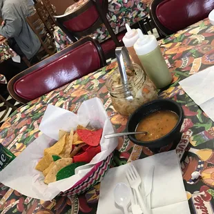 Complementary chips and salsa