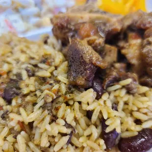 Oxtail with rice and peas