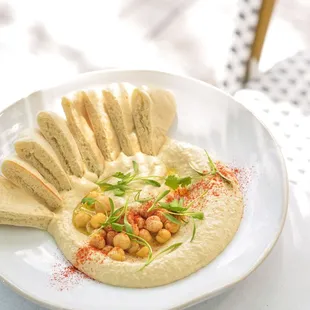 HUMMUS &amp; PITA