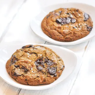 VEGAN WALNUT CHOCOLATE CHIP COOKIE