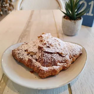 ALMOND CROISSANT