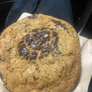 VEGAN WALNUT CHOCOLATE CHIP COOKIE