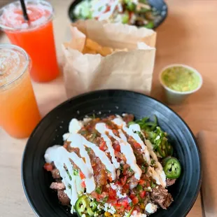 BOWL WITH STEAK &amp; CHIPS (V) &amp; GUACAMOLE (V)
