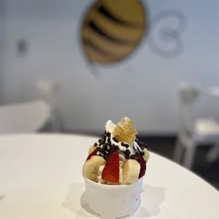 Honey flavor with chocolate chips, bananas, strawberries, and honeycomb