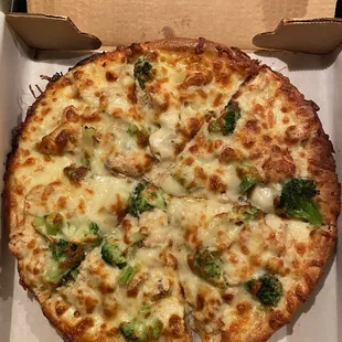 Chicken Broccoli Alfredo Pizza