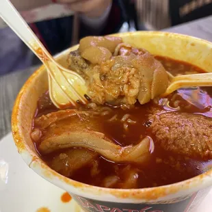 Menuldo 這碗很經典的牛腿牛肚湯非常好吃，吃起來軟而不爛，帶一點點Q度