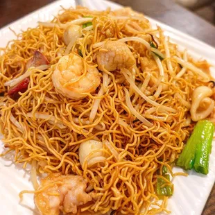 124. Seafood Chow Mein- Standard but satisfying and good portion! ~ @seattle.food.diva