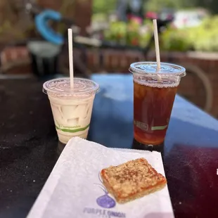 Black Iced Tea (refills are welcome), small iced Chai Latte and an apricot bar.  All deeelish!