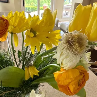 This is the Mother's Day arrangement delivered to me on Mother's Day from the Purple Orchid. I would give 0 stars.