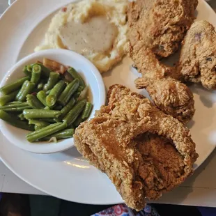 &quot;Claim to Fame&quot; - Fried Chicken Dinner (BEST Chicken Ever)