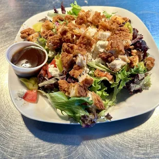 House salad with breaded chicken