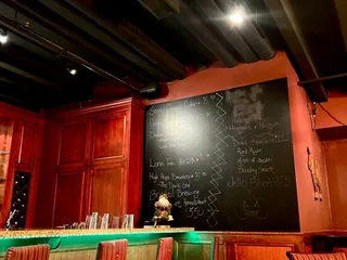 Red Mountain Bar & Grill