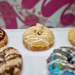 O FACE, Lemon Glaze with Graham Cracker Crumbs, a cream cheese drizzle and a Teddy Graham!! 

Always made to order