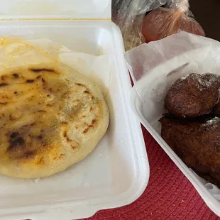 Pupusa revuelta martes y viernes a $1.25 y empanadas