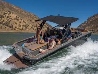 Wake and Lake Wakesurfing