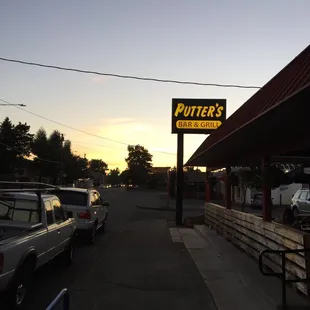 Putter&apos;s at Sunset.