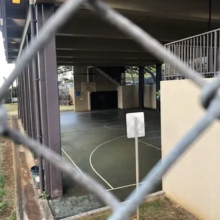Basketball courts (unfortunately court is closed due to Hawaii's stay at home order) *9/17/2020