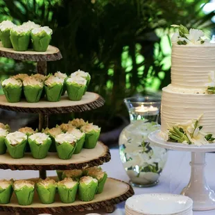 Wedding cake and cupcakes. Photo courtesy of Shannon Sasaki