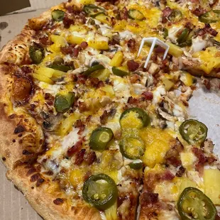 BBQ Kicker Pizza add jalapeño &amp; pineapple